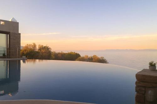 Ormos Agiou Ioannou Villa | Villa Scorpio - Infinity Pool Endless Blue Escape