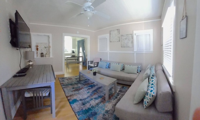 Beach Barber Tract Cottage | Villa Serena- full kitchen, and just a 3 minute walk to the beach!