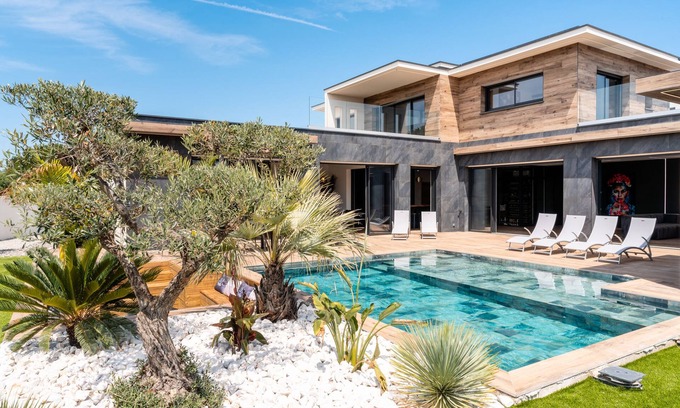 Le Grau-dʼAgde Villa | Villa Signature, Luxe with Piscine de Bali
