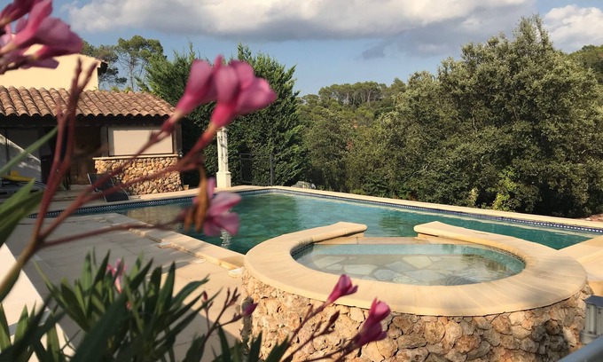 Le Thoronet Villa | Villa sleeps 6 and outbuilding sleeps 2, beautiful pool, open view