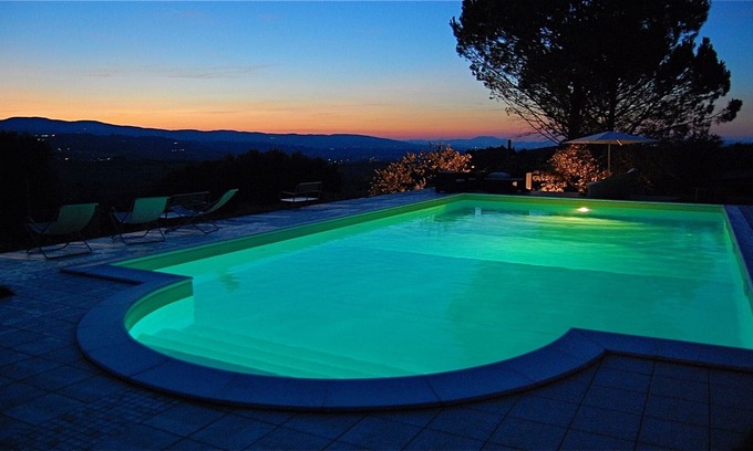 Pietrauta Villa | VILLA SOLE VINO/EXC POOL/ MONTEFALCO+BEVAGNA 3 KMS WALK THROUGH VINEYARDS/WIFI