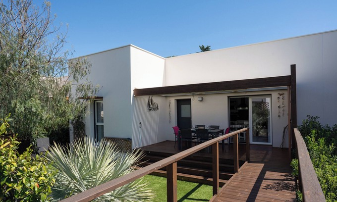Vias Villa | Villa T3 à 400m de la plage avec piscine