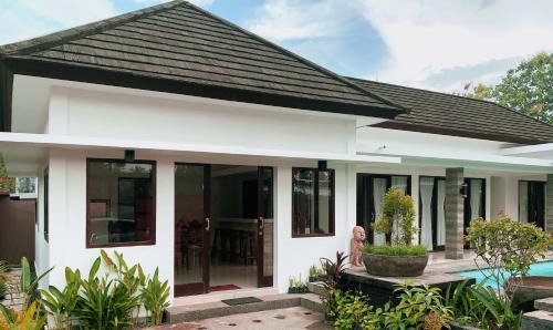 Senggigi Villa | Villa Taloka