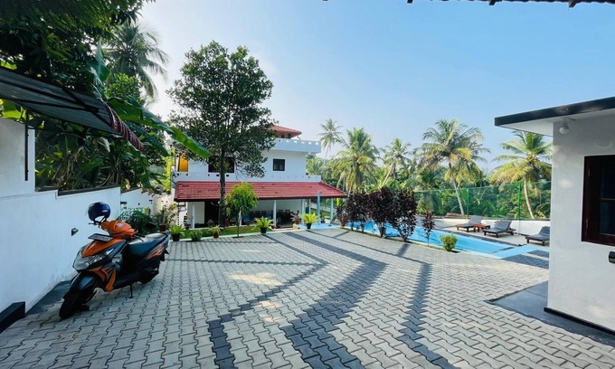 Unawatuna Villa | Villa Talpe Inviting 5 Bedrooms & Massage Pool