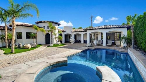 Chino Canyon Villa | Villa Toscana by AvantStay Palatial Villa With Spa Pool Theater Game Room Permit4769