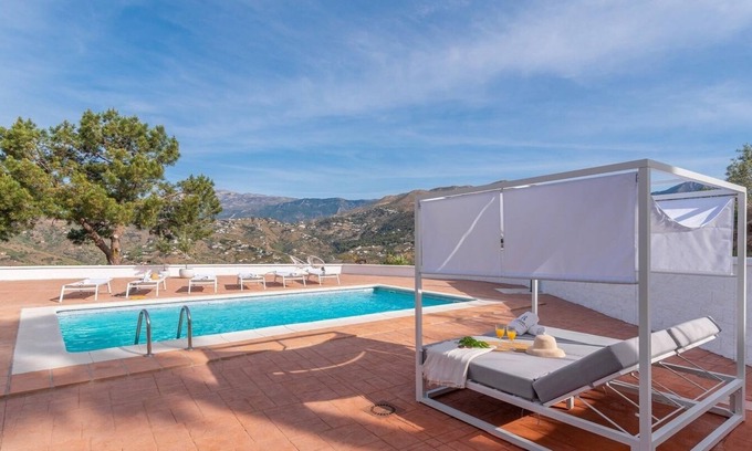 Competa Villa | Villa Tres Flores Cómpeta by Ruralidays
