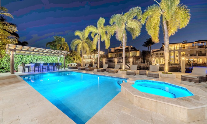 Seven Isles Villa | Villa Tropical, Waterfront location off Las Olas in Seven Isles