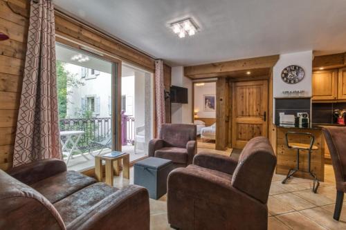 Chamonix City Centre Apartment | Villa Vallet- Newly renovated 2 bedroom nestled just off the main street