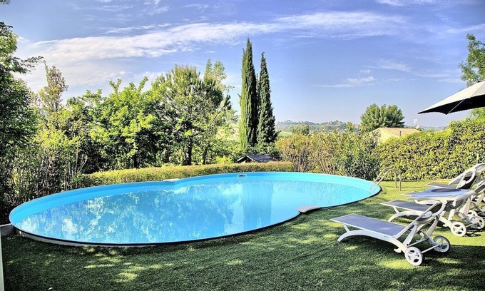 Ostra Villa | Villa Verdalba: A characteristic and welcoming villa surrounded by the greenery, with Free WI-FI.