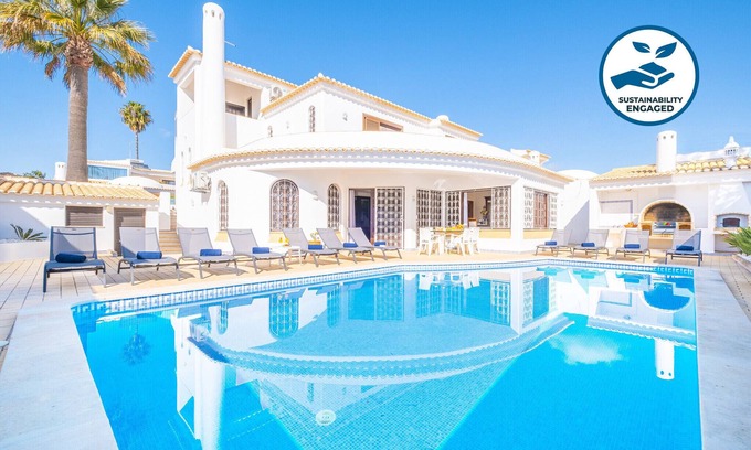 Sesmarias Villa | Villa w/sea view, BBQ & pool, São Rafael