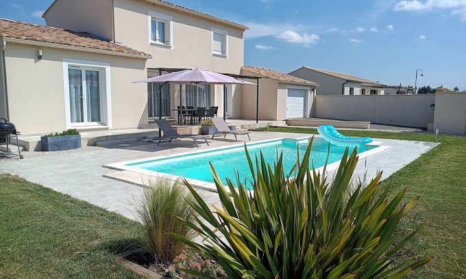 Molleges House | Villa with heated pool near the alpilles.