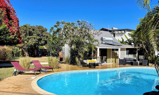 Cap Champagne Villa | Villa with large pool, five minutes' walk from the beach