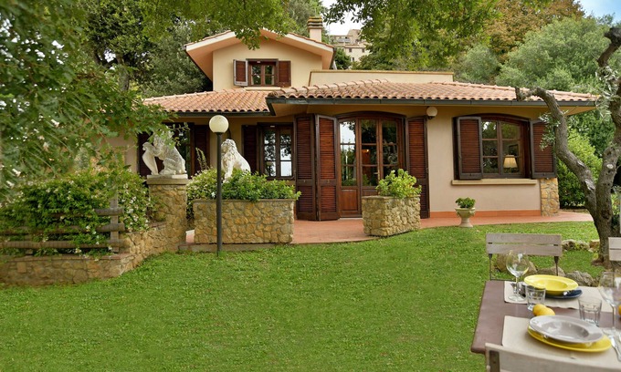 Casale Marittimo Villa | Villa with pool, enclosed garden and beautiful sea view