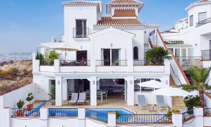 Frigiliana Villa | Villa with pool and stunning free view on sea and mountains