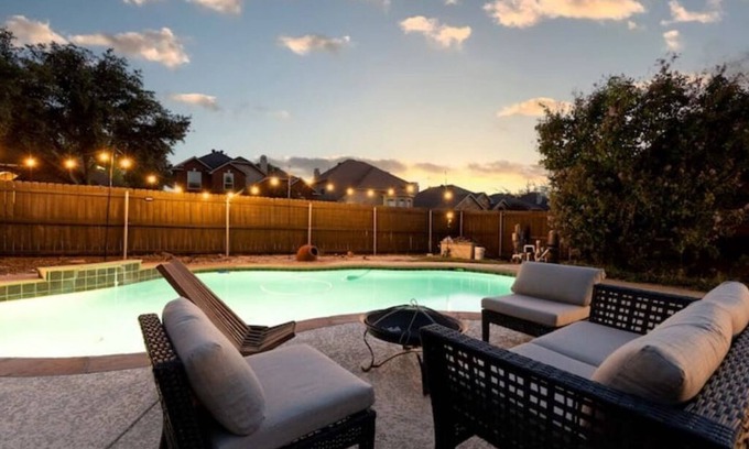 Flower Mound House | Villa with Pool, BBQ and More