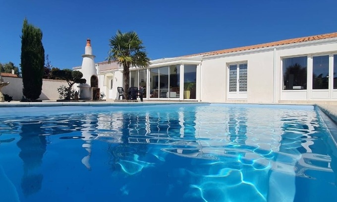 Les Mathes Villa | Villa with pool for 14 people, 5 km from beaches.