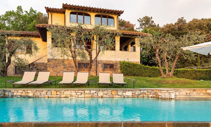 Poggibonsi Villa | Villa with pool for 12 with stunning views