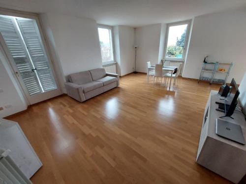 Meina Apartment | Villa with Pool&Garden 8