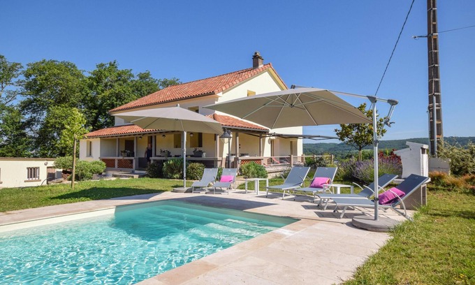 Vire-sur-Lot House | Villa with private pool among vineyards