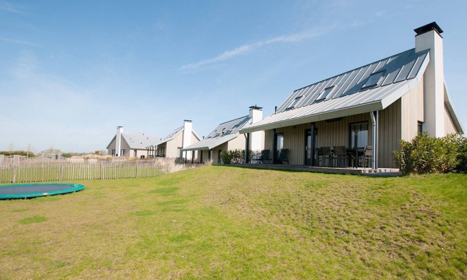 Tholen House | Villa with Sauna and Garden in Serene Setting