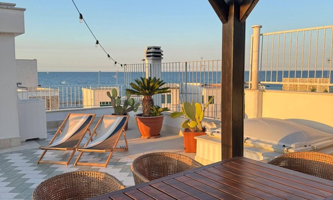 Municipio 5 Villa | Villa with sea view terrace, garden a few meters from the center and the waterfront