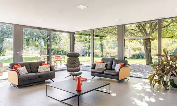 Sainte-Euphemie Villa | Villa with swimming pool, landscaped park 15mn from Bird Park 🐦