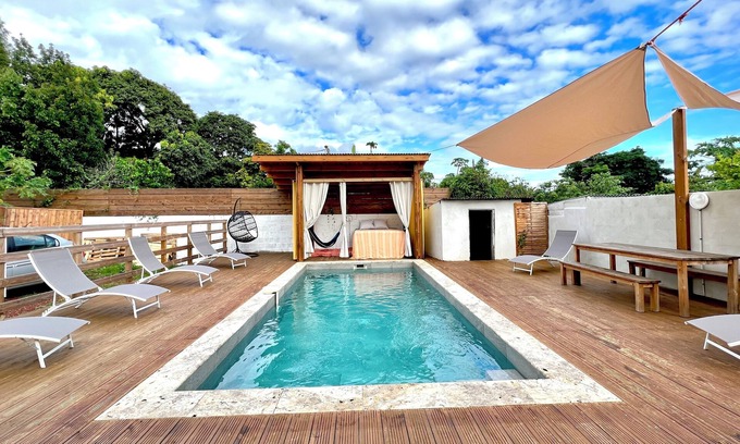 Saint-Pierre Villa | Villa with swimming pool close to the town center and 3km from the St Pierre lagoon
