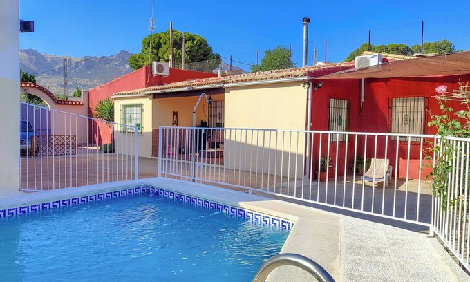 Jodar Ski Chalet | Villa with swimming pool near Úbeda, Baeza and Jaén.