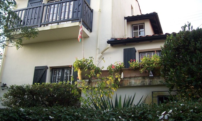 Ciboure Villa | Villa with view of the sea on wooden hill, quiet, beaches and town-centre nearby