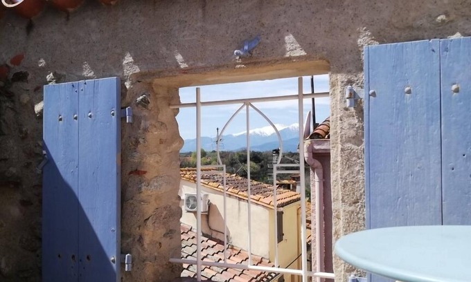Maureillas-Las-Illas House | Village house, roof terrace with splendid view of the Canigou. Pedestrian area.