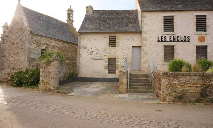 Guimiliau House | Village house between land and sea