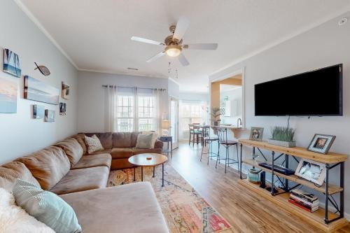 Villages of Five Points Apartment | Village of Five Points - 17046 N Brandt St