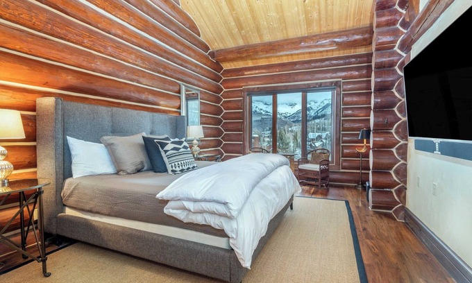 Mountain Village Cabin | Villas At Tristant 137 by Avantstay Ski In/Ski Out Home w/Panoramic Views & Hot Tub