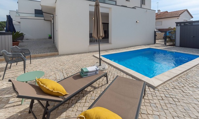 Salir do Porto Villa | Villas Garça F - Holiday Home in Salir do Porto - SCH072