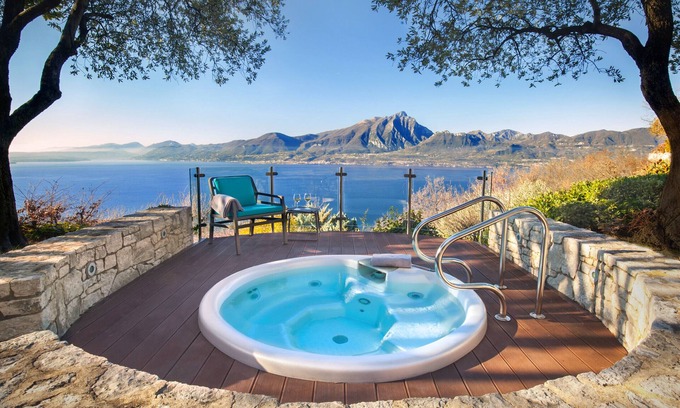 Torri del Benaco Ski Chalet | Villetta Blue Panorama With Private Jacuzzi