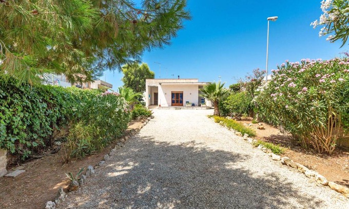 Torre Lapillo House | Villetta Dany by BarbarHouse