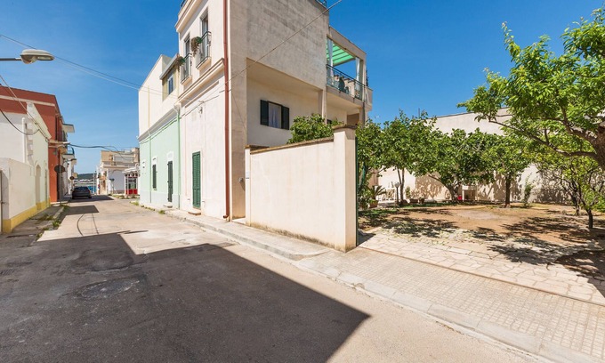 Santa Maria al Bagno House | Villino Salsedine by BarbarHouse