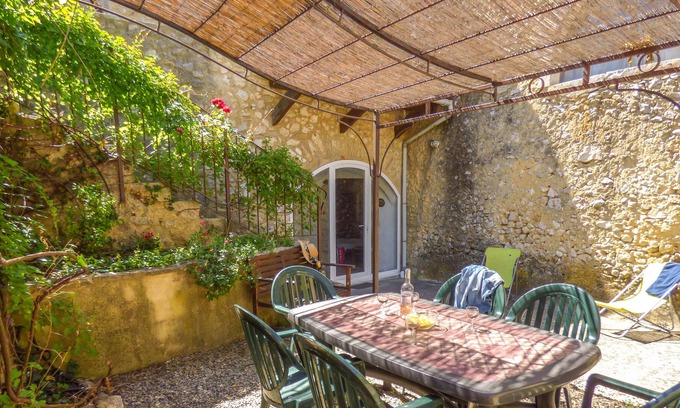 Labastide-de-Virac Apartment | VINE COTTAGE IN THE GORGES OF ARDECHE