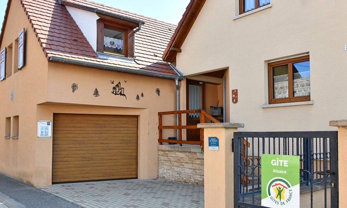 Bergheim Cottage | Vineyard Retreat: Cozy 2-Person Cottage with Terrace, Near Medieval Town, Alsace Wine Route