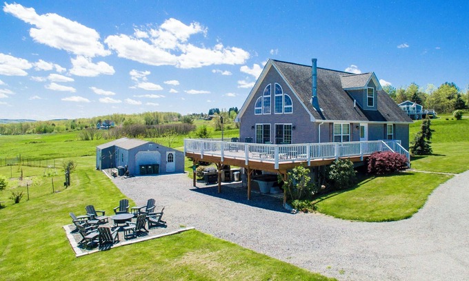 Hammondsport House | Vineyard with a View: Close to Wineries + Hot Tub!