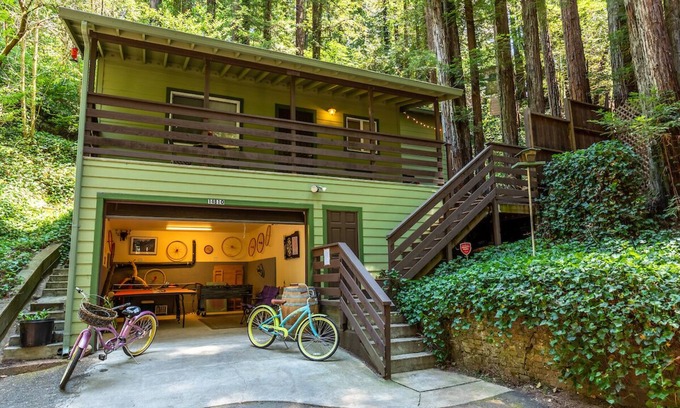 Rio Nido House | Vino Velo~ Stunning Redwood Forest Cabin! Cozy & Warm Vibe! HtTb/Pup/WiFi