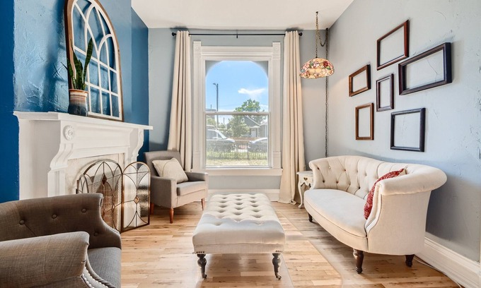 Lincoln Park House | Vintage Charm in the Heart of Denver!