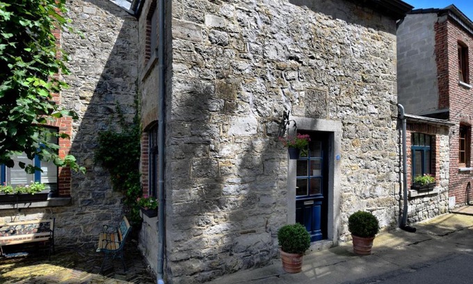 Sy House | Vintage Holiday Home in Verlaine-Sur-Ourthe with Valley View