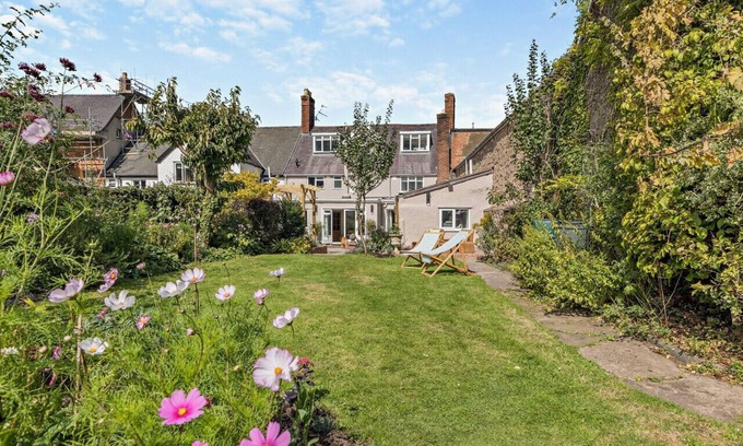 Ruthin Apartment | Vintage Suite at Plas Tirion
