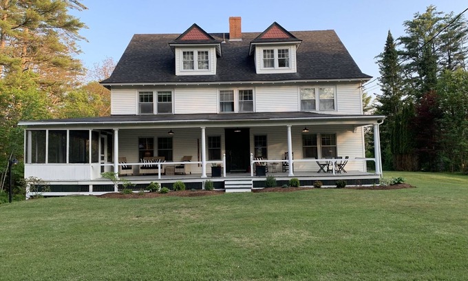 Hebron House | Vintage Victorian Farmhouse Sleeps 10+