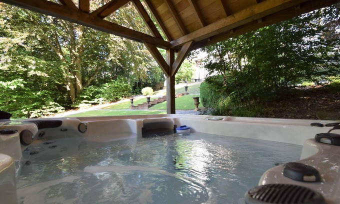 Creppe Villa | Vintage Villa with Jacuzzi and Infrared Sauna