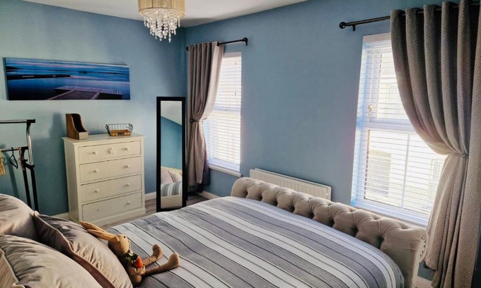 Londonderry Apartment | Violet House