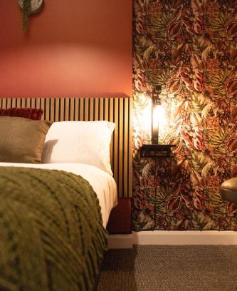 Londonderry Apartment | Violet Suite Apartments