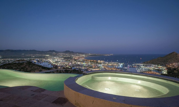 Pedregal Villa | VIP Mansion | Bartender, Chef, Maid included