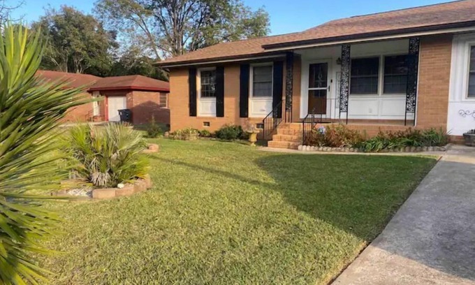 Warner Robins House | Visiting family need space? Enjoy our spacious & serene abode. Plenty of space!